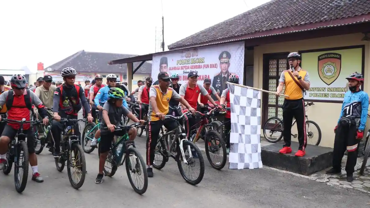 Meriahkan Hari Bhayangkara Ke 76, Polres Blora Gelar Funbike