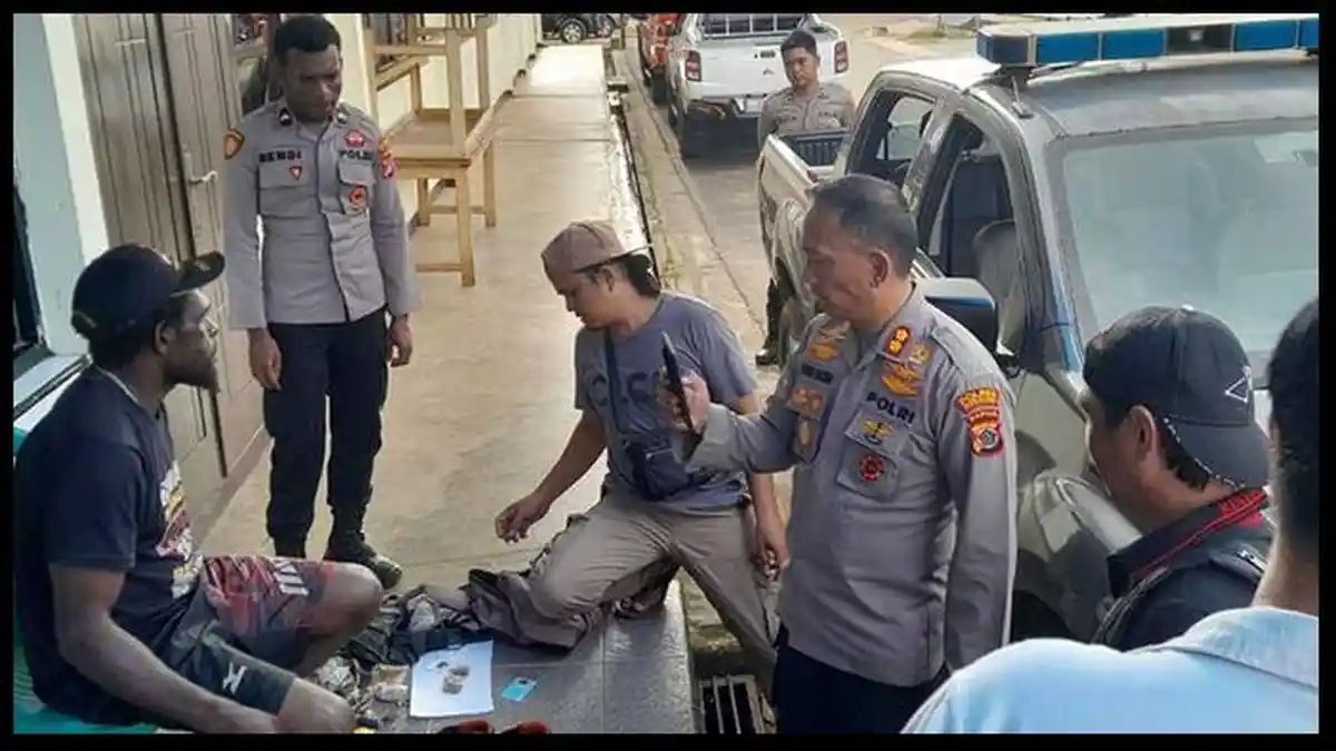 Pemuda Kecelakaan Depan Kantor Polisi, Malah Ditangkap Gegara Barang Bawaannya