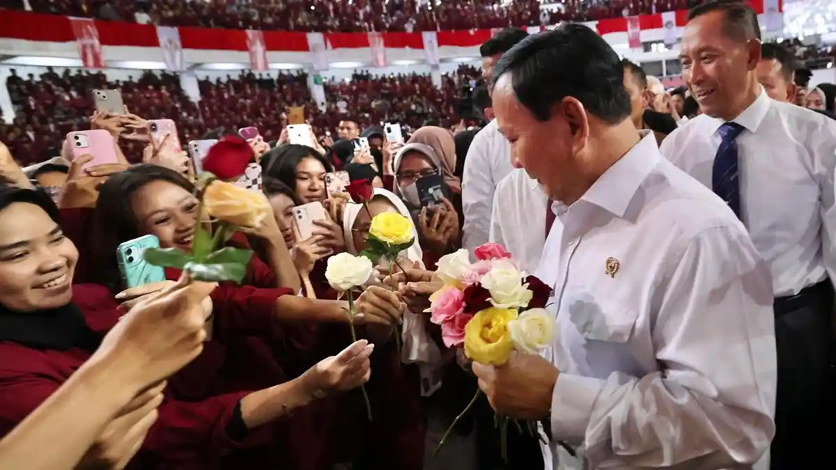 Prabowo Disambut Tangis Bahagia dan Bertangkai-tangkai Bunga oleh Mahasiswi UMM
