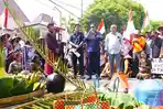 Anggap Pabrik Semen Masih "Mengancam", Para Petani Pati Gelar Aksi di Depan Gedung DPRD Pati