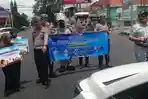 Personel-Satlantas-Polres-Tulungagung-bersama-Jasa-Raharja-melakukan-sosialisasi-keselamatan.jpg