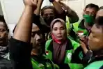 ratusan-driver-ojek-online-mendatangi-kamar-mayat-rsud-dr-soetomo.jpg