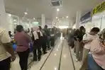 Antrean-warga-yang-ingin-mendapatkan-pelayanan-Administrasi.jpg