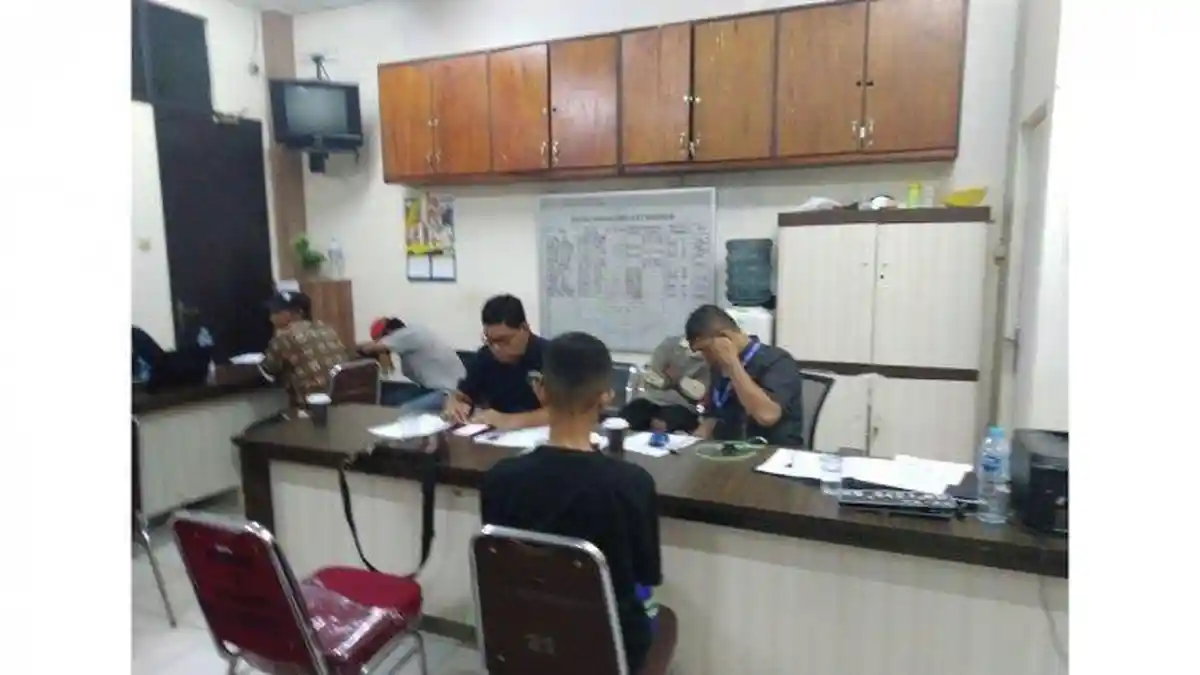 Juragan Keripik Tewas Setelah Dihantam Cangkul 5 Kali Oleh Pria 'Berondong', Ini Kronologinya