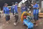 BREAKING NEWS- Pria Jatuh ke Sungai Alalak Banjarmasin, Tim Selam Tradisional Lakukan Pencarian