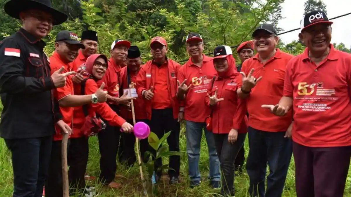 PDIP Lampung Tanam 500 Bibit Pohon di Bendungan Batu Tegi Tanggamus