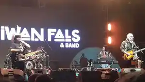 Iwan-Fals-dan-Band-tampil-di-Stadion-OepoiKupang-Sabtu-6-Juni-2026.jpg