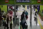 Suasana Pemudik di Stasiun Gambir