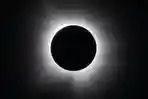 Gerhana-matahari-total-terlihat-di-Dallas-Texas-pada-hari-Senin-8-April-2024.jpg