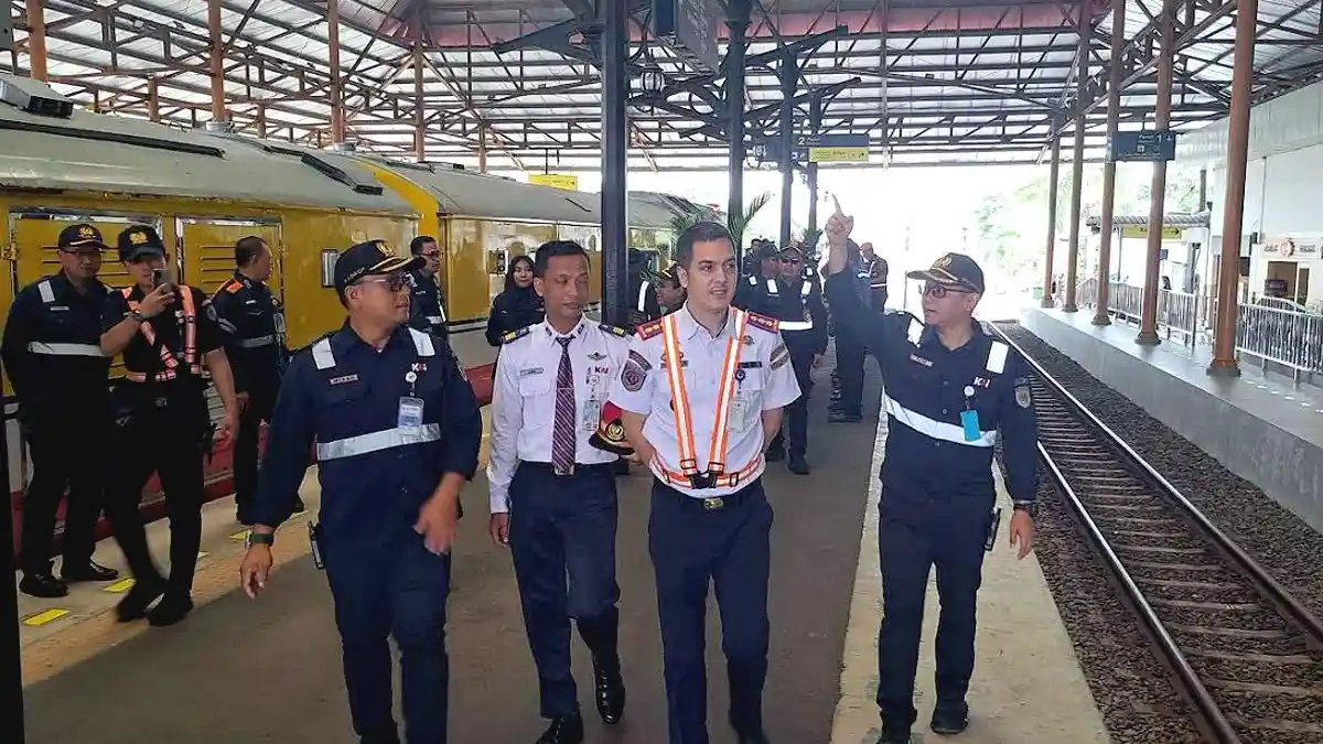 Jalan Pusat Kota Mojokerto Ditutup 4 Hari, Ada Perbaikan Rel Kereta Api di Jalan Pahlawan