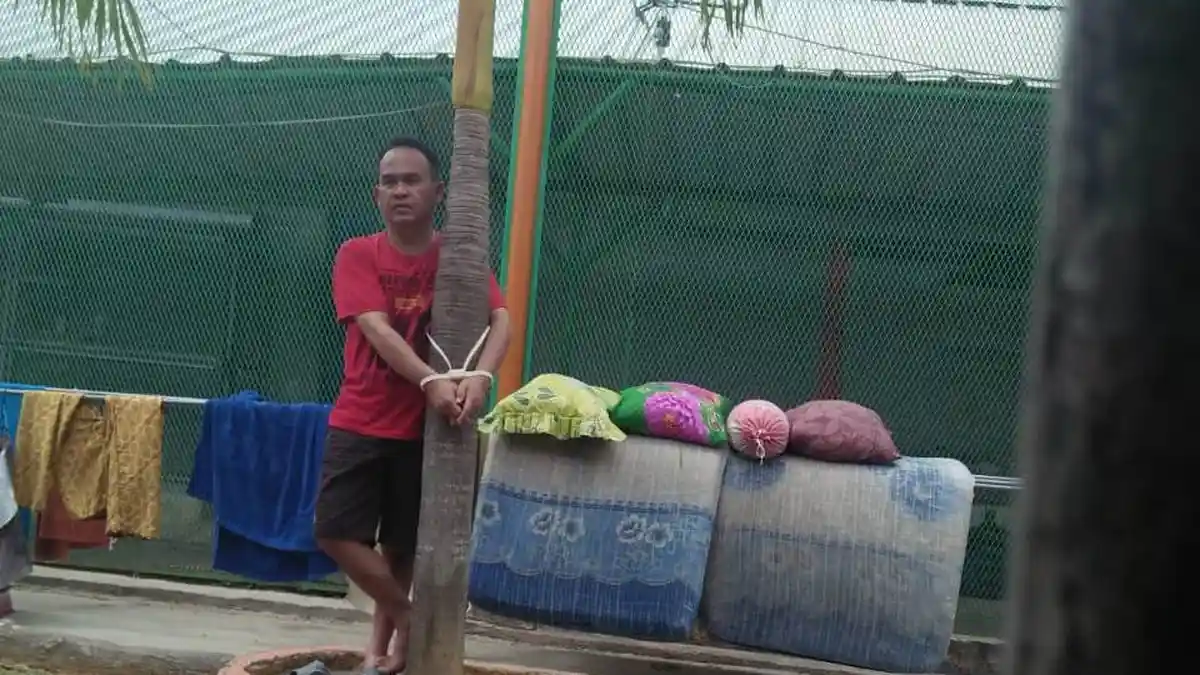 Oknum Petugas Rutan Ikat Napi di Pohon, Fotonya Viral di WhatsApp. Diduga Terkait Utang Piutang