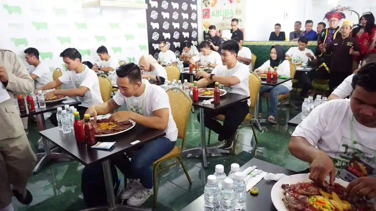Serunya Kontes Makan Cepat Steak Wagyu 1,2 Kilo dalam 15 Menit