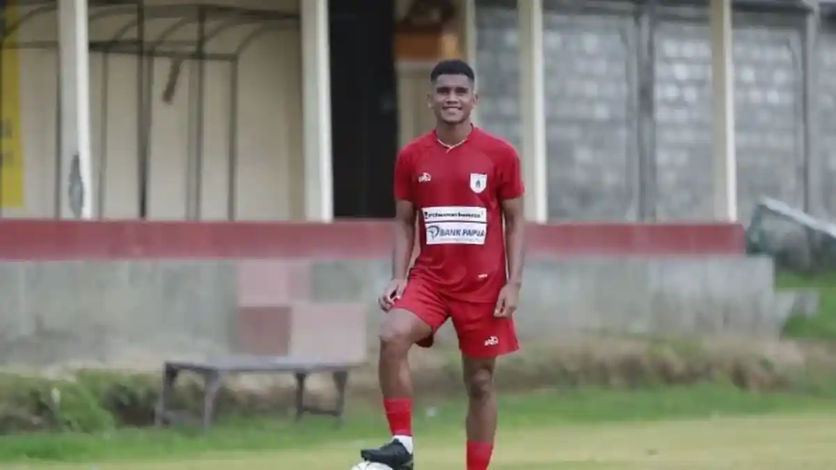 Profil Singkat Pemain Muda Persipura Jayapura Charenz Huwae