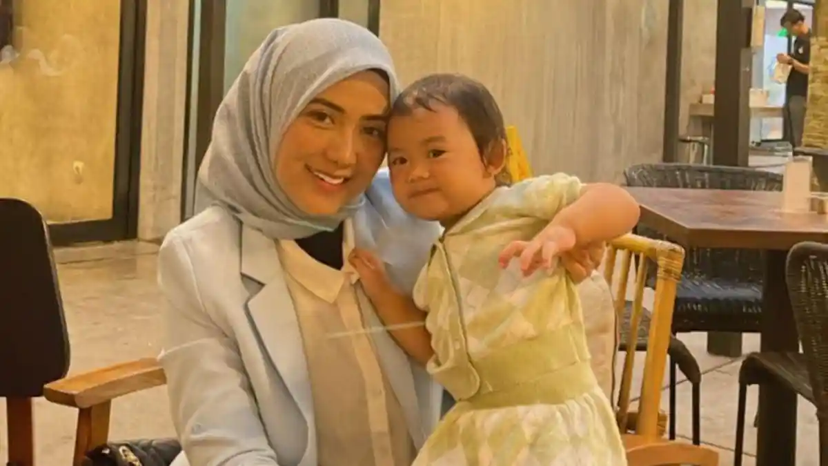 Mendidik Buah Hati Pintar Makan Sendiri dari Usia Dini