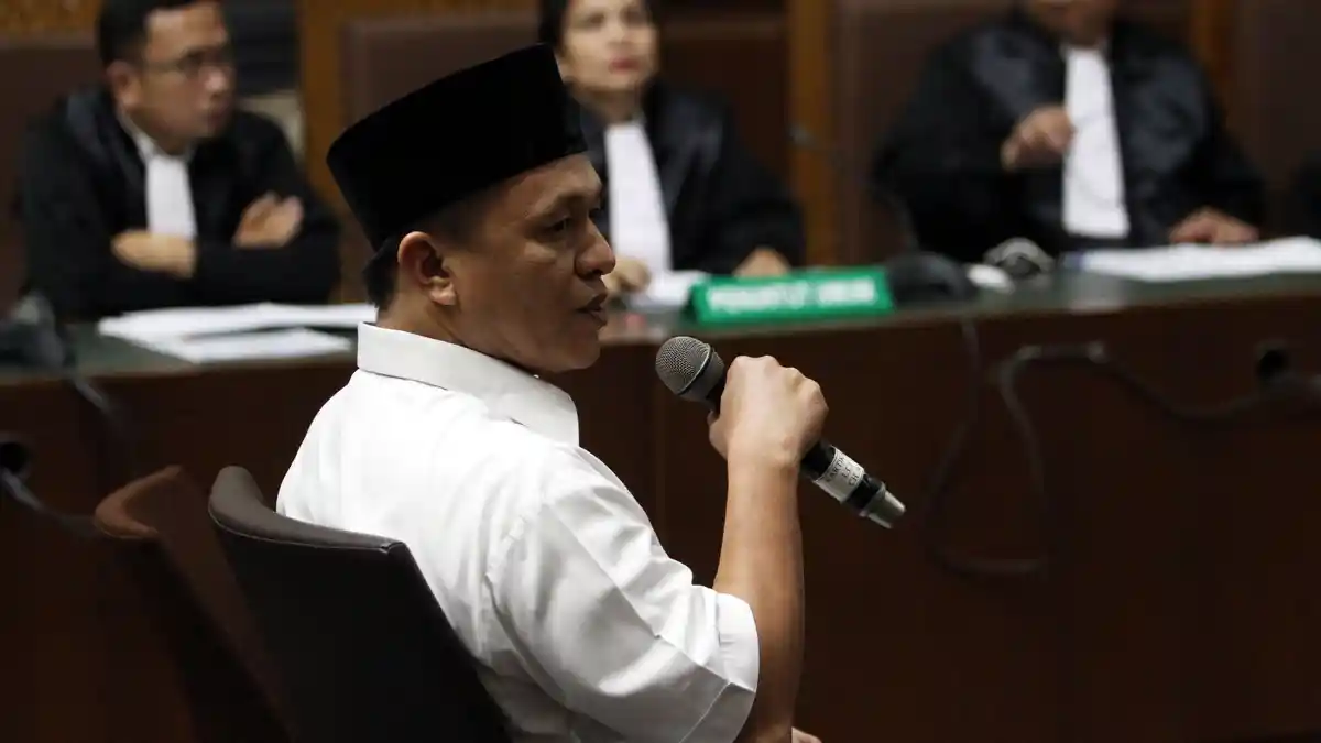 Duduk Di Kursi Terdakwa, Bupati Mustafa Curiga Dijegal Maju Pilkada Lampung
