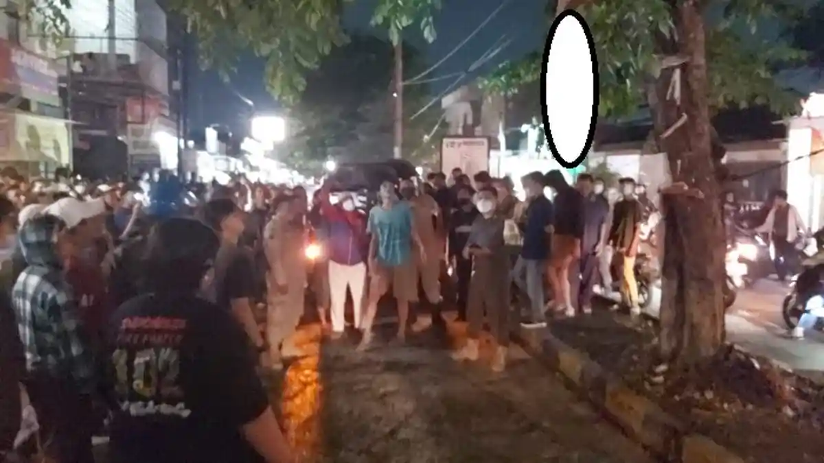 Pria Muda Gantung Diri di Pohon Pinggir Jalan, Aksinya Terekam CCTV