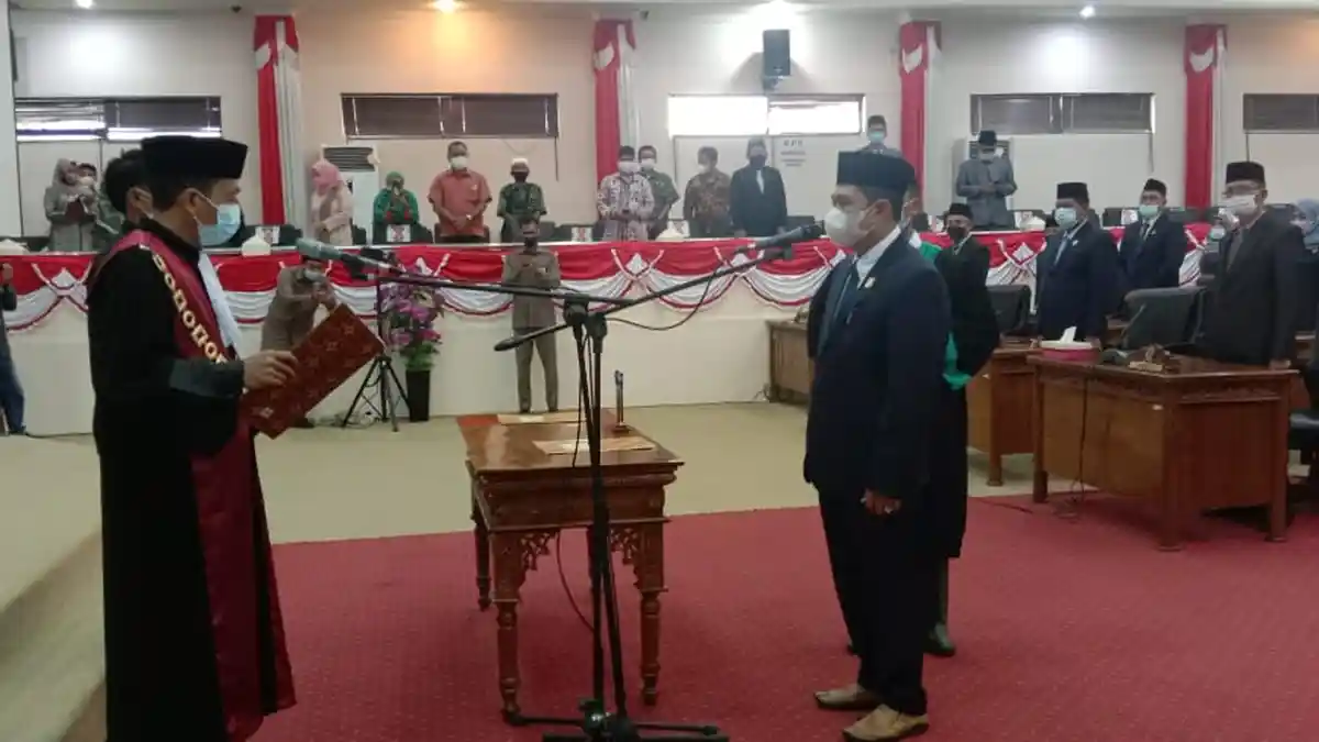 Abdullah Resmi Jadi Ketua DPRD Tanjabbar