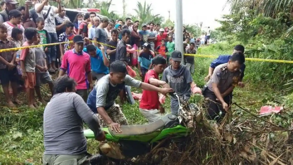 Mau Pasang Tiang, Petugas PLN Kanget Temukan Motor dan Tengkorak Manusia