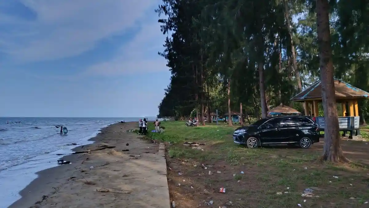 Pantai Gumumae Bula Diserbu Pengunjung Pasca Lebaran, Kunjungan Tembus 1.109 Orang Sehari