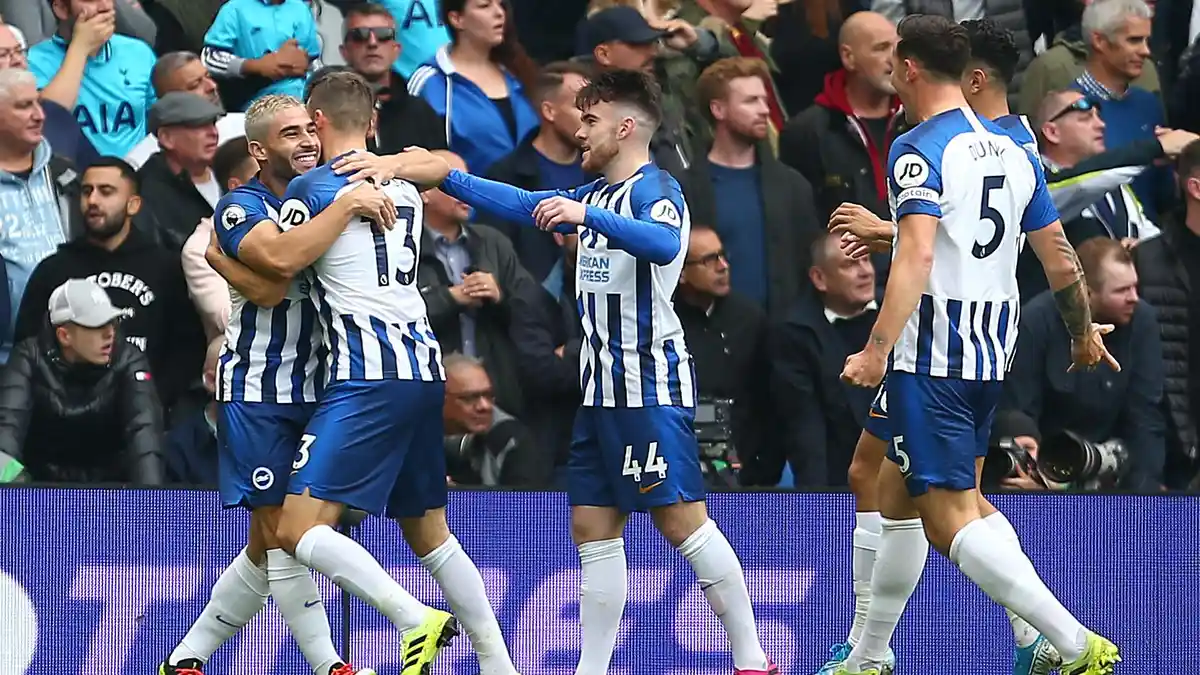 Tottenham Hotspur Menggali Lubang Kuburnya Sendiri, Dihukum Penalti dan Bunuh Diri
