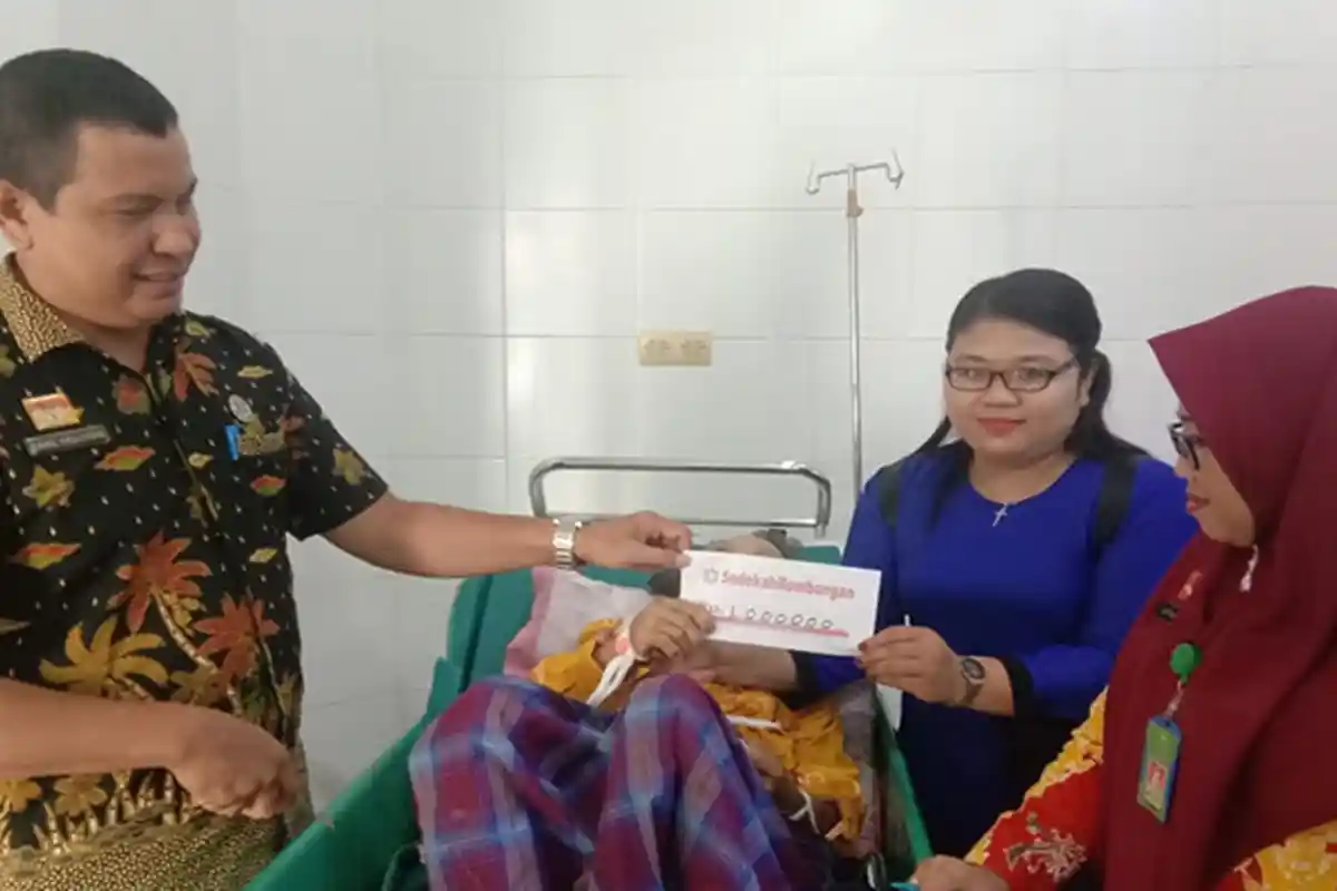 Dinsos P3AKB Sanggau Evakuasi Tiga Warga Sakit ke RSUD M Th Djaman