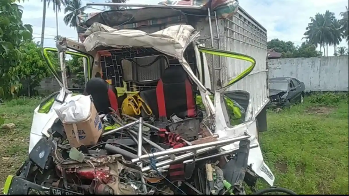 Kecelakaan Maut Pukul 03:30 Wita, 3 Tewas Usai Truk Tabrak Truk yang Antri BBM, Sopir Diduga Mabuk