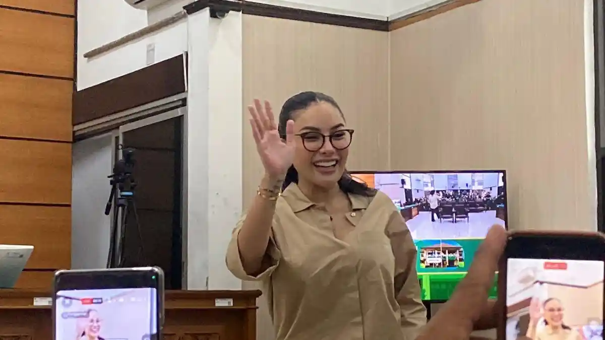 Momen JPU Tolak Berjabat Tangan dengan Nikita Mirzani usai Sidang
