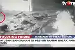 video-tsunami-banten-detik-detik-air-robohkan-gerbang-rumah-warga-jenazah-dan-puing-terseret-jauh.jpg