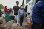 Tangisan Keluarga Korban Kecelakaan Kereta 