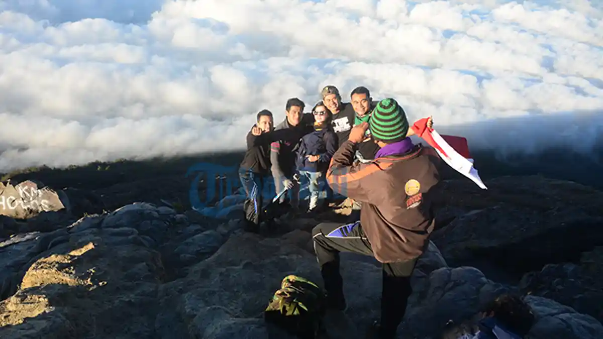 Melihat 'Surga' di Puncak Gunung Agung, Seperti Ini Jalur Pendakiannya