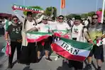 penggemar-sepak-bola-Iran-di-pinggir-lapangS.jpg
