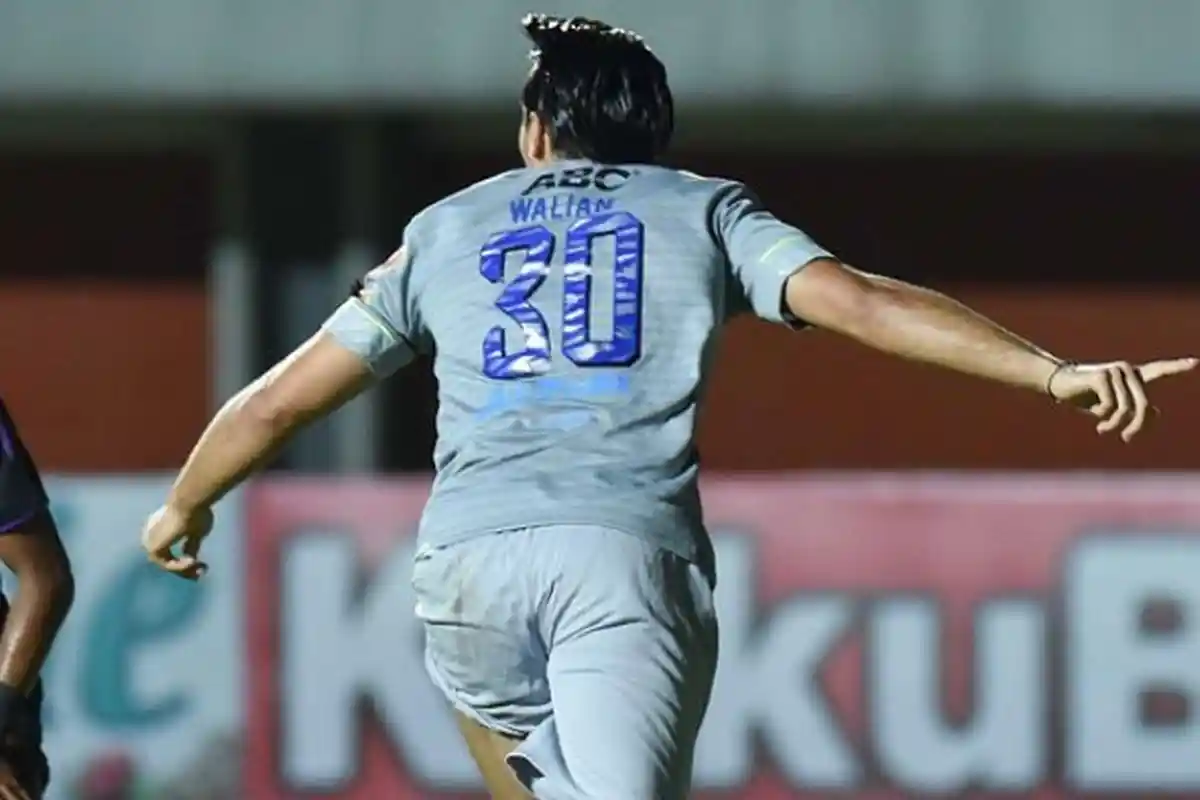 Kekompakan Pemain Naturalisasi Indonesia Asal Belanda, Beri Semangat Pemain Persib Ezra Walian