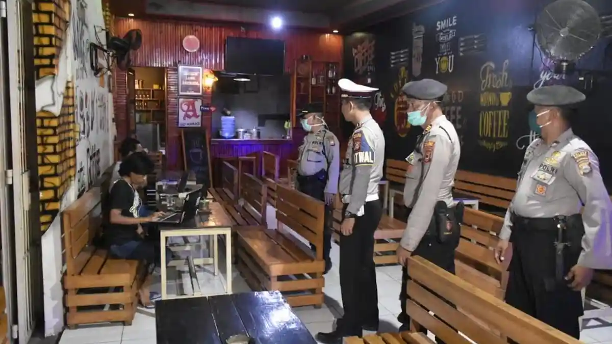 Pengunjung Warkop dan Pesta Pernikahan Akan Dibubarkan Paksa