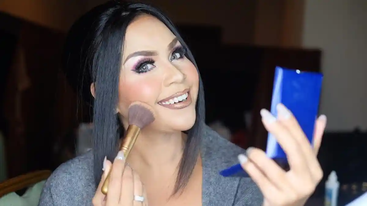 Bersanding dengan Dua Artis Ini, Penampilan Melaney Ricardo Alihkan Perhatian, Cantik Abis!