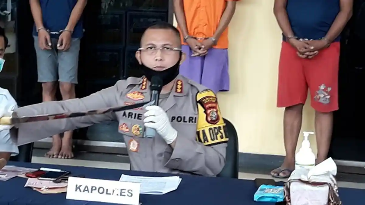 BREAKING NEWS Coba Tembak Petugas, Dua Begal Diduga Napi Asimilasi di Condet Tewas Didor