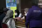Keluarga Korban Kecelakaan Kereta Api di Bekasi Timur Datangi RS