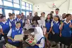 MBG-Anggota-DPR-RI-Yan-Permenas-Mand.jpg