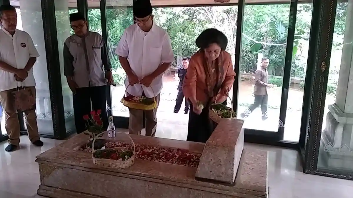 Anies Pilih Berziarah ke Tanah Kusir Awali Kampanye Putaran Dua Pilkada DKI