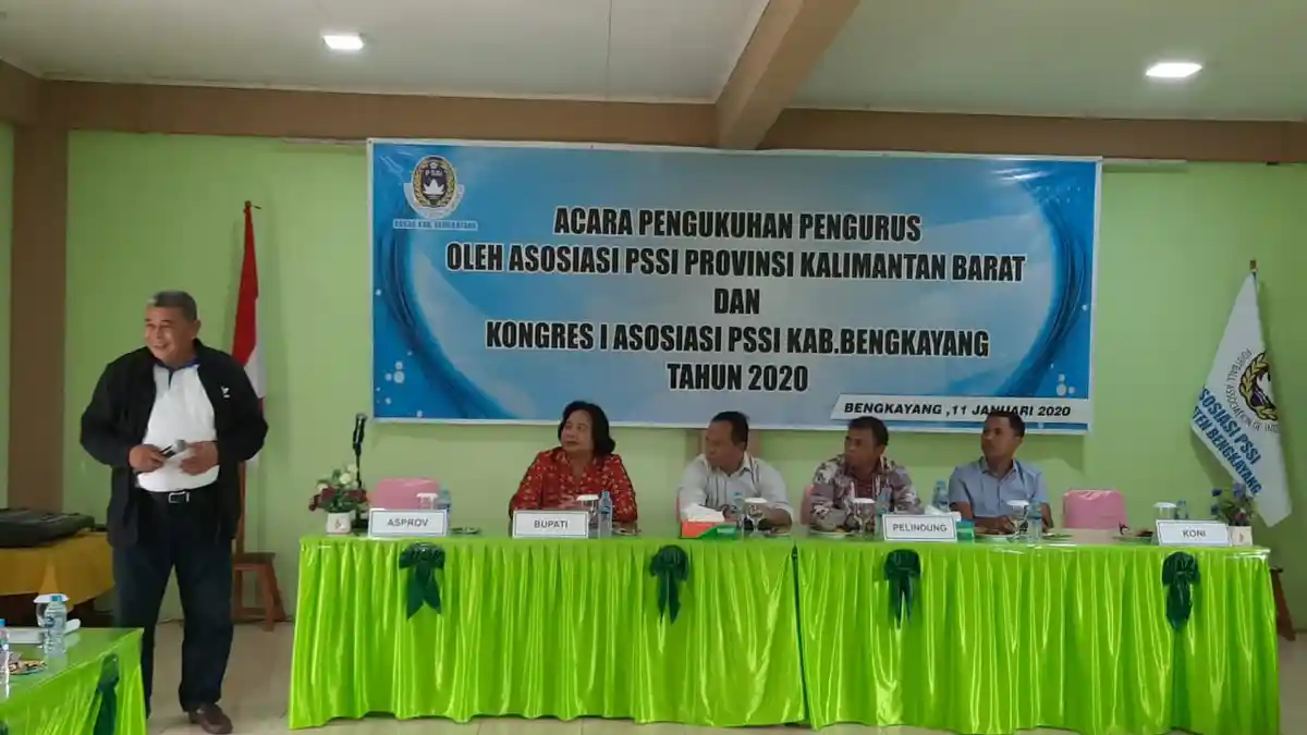 Kukuhkan Pengurus Askab PSSI Bengkayang, Ini Harapan Nanang Setia Budi