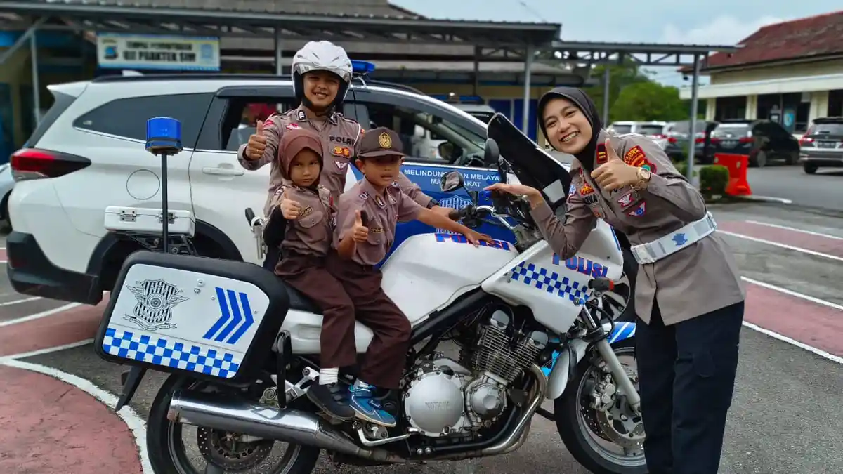 Anak-anak TK Pembina Pemali Kunjungi Sat Lantas Polres Bangka