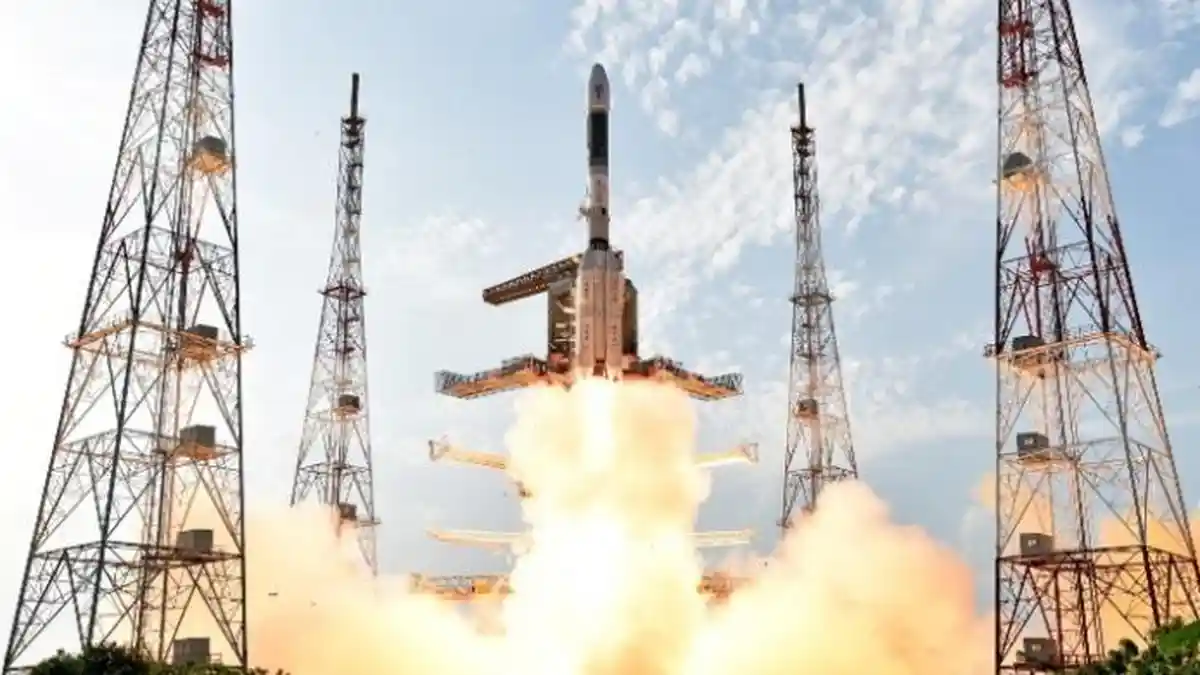Roket Angkut 100 Satelit Sekaligus Bakal Diluncurkan Bulan Depan ...