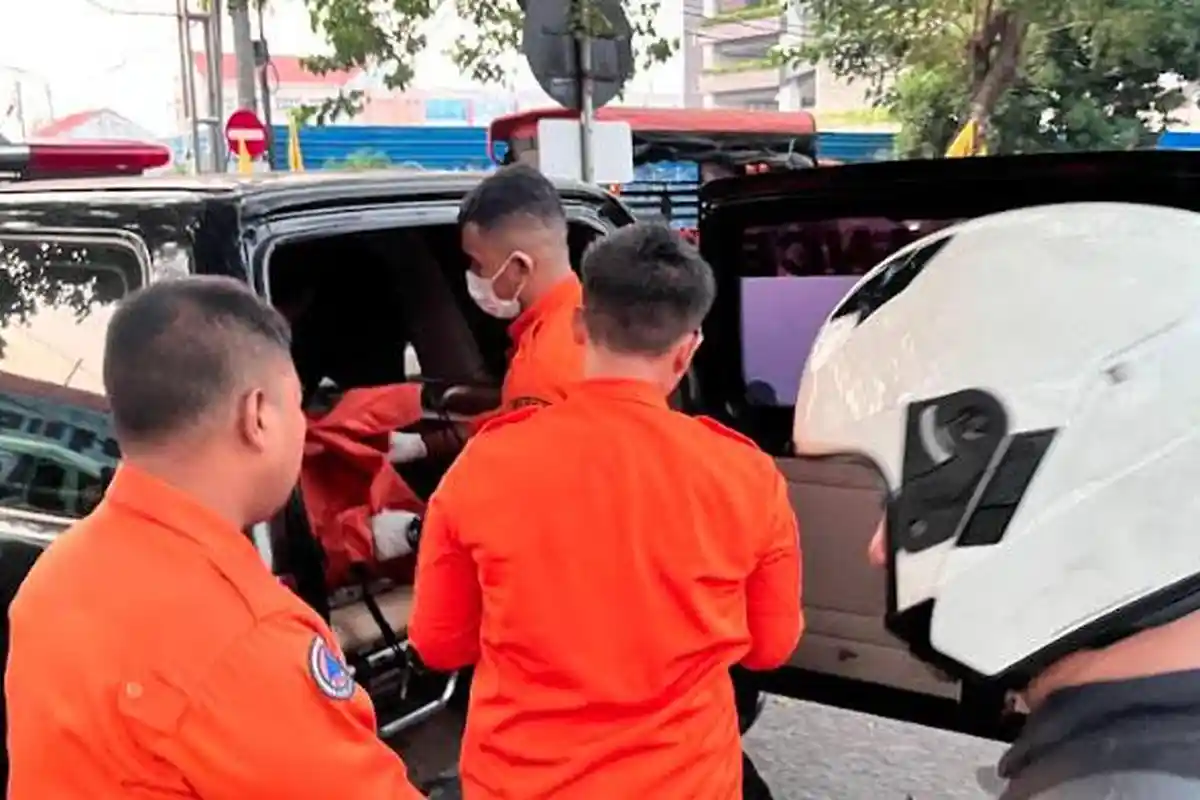 Warga di Surabaya Syok Temukan Jenazah Tanpa Identitas di Rel KA Jalan Frontage A Yani