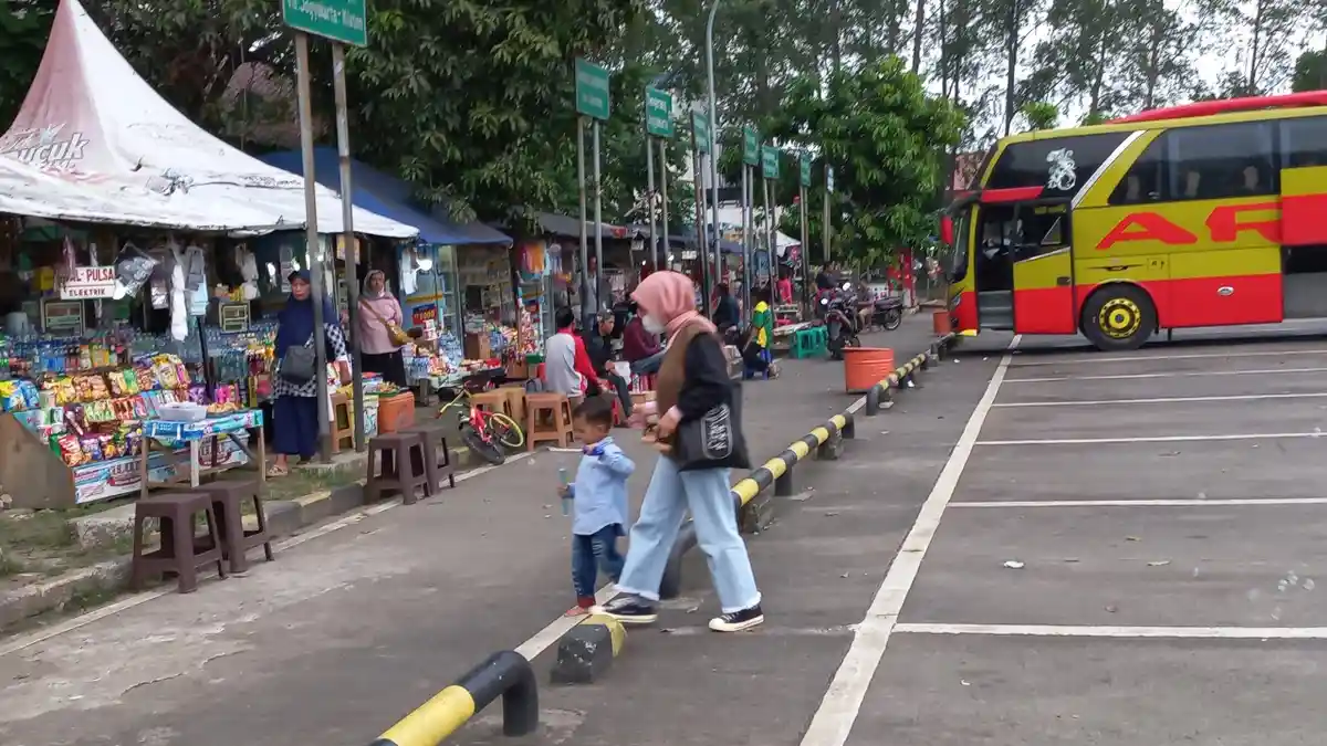 Jelang Libur Natal dan Tahun Baru, Terminal Poris Plawad Mulai Alami Lonjakan Penumpang