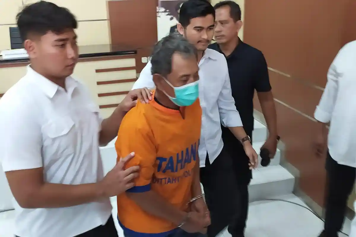 Ekspresi Pemilik Panti Asuhan di Surabaya yang Menodai Anak Asuhnya: Meracau saat Digelandang