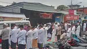 SHOLAT-DI-LARANTUKA.jpg