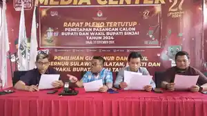 Komisioner-KPU-Sinjai-saat-rapat-penetapan-pasangan-calon-Paslon-0.jpg
