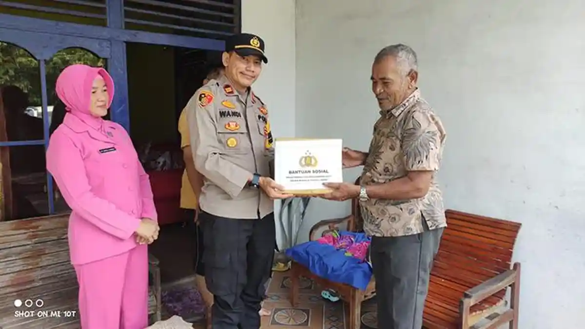 HUT Bhayangkara ke 77, Polsek Menjalin Bagikan Bansos