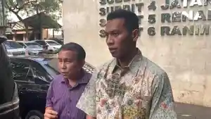 Keluarga-Kenzha-mahasiswa-UKI-yang-tewas-mendatangi-Polda-Metro-Jaya.jpg