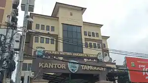 Tampak-depan-Polres-Metro-Jakarta-Timur.jpg
