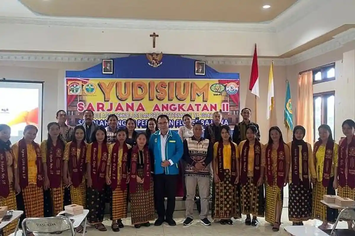 Stiper Flores Bajawa Kukuhkan 42 Lulusan Baru dalam Yudisium Tahun Akademik 2024/2025